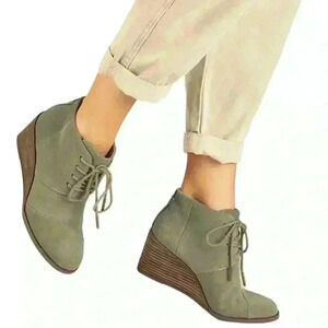 Toms Hyde Wedge Sneakers Ankle Bootie Vetiver Grey Sage Green Suede size 7.5
